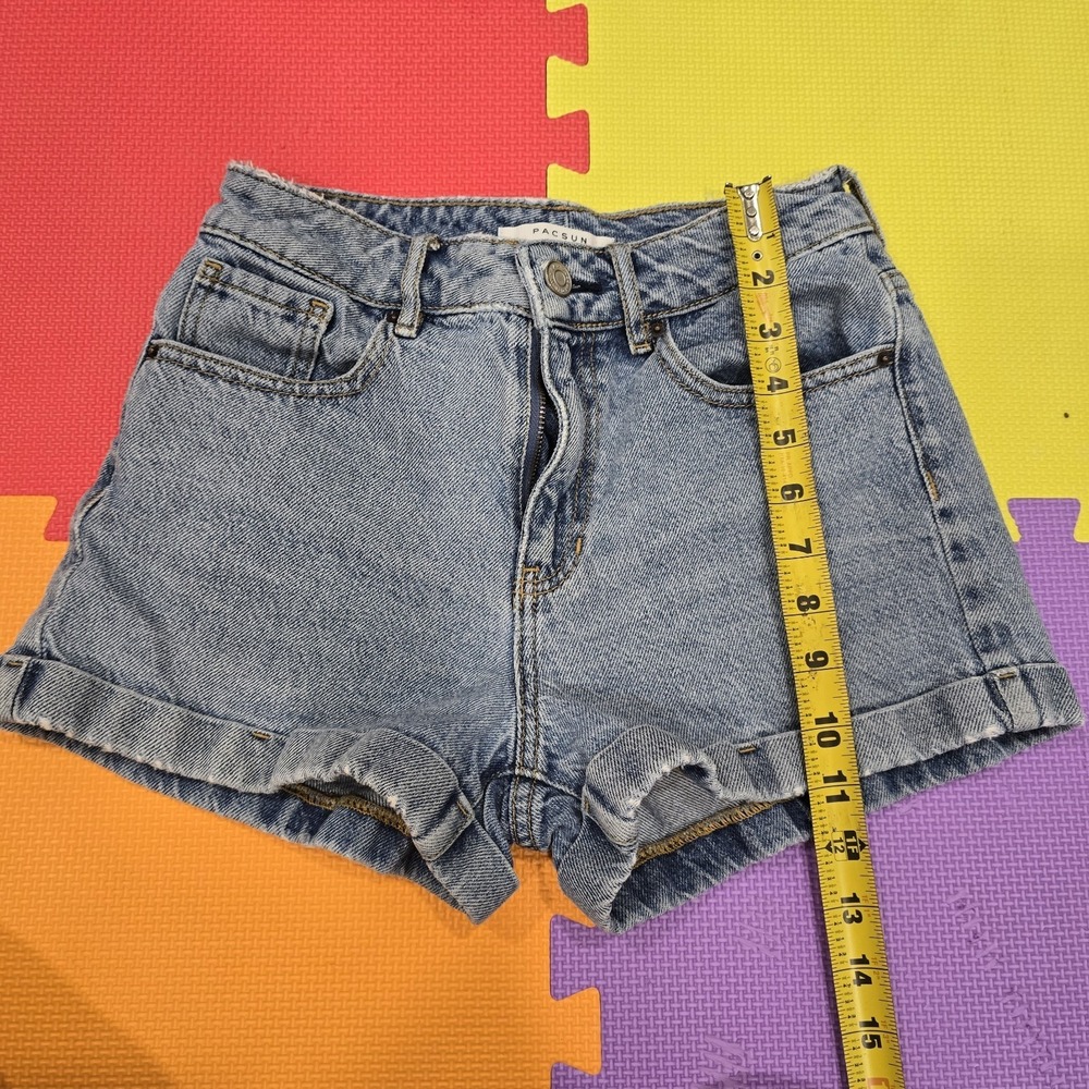 PacSun High-Waisted Light Wash "Mom Short" Denim Shorts - Size 24‎